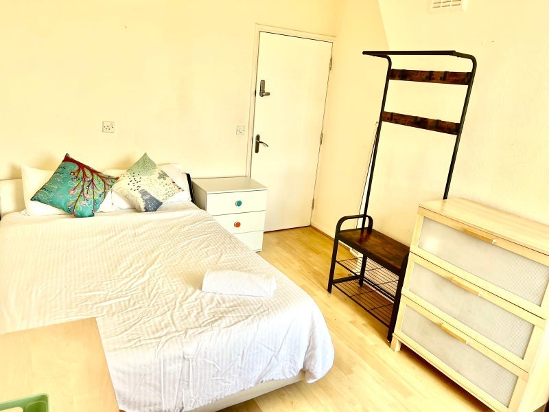 Room Tyers Street in Greater London