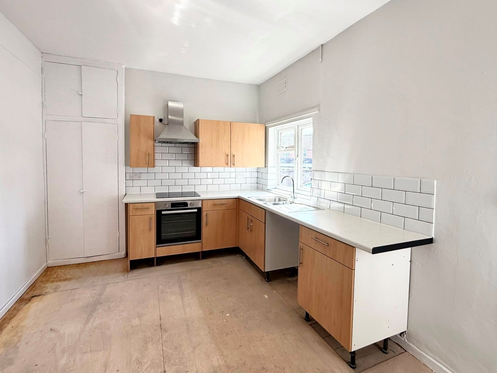 Flat Emscote Road in Warwick