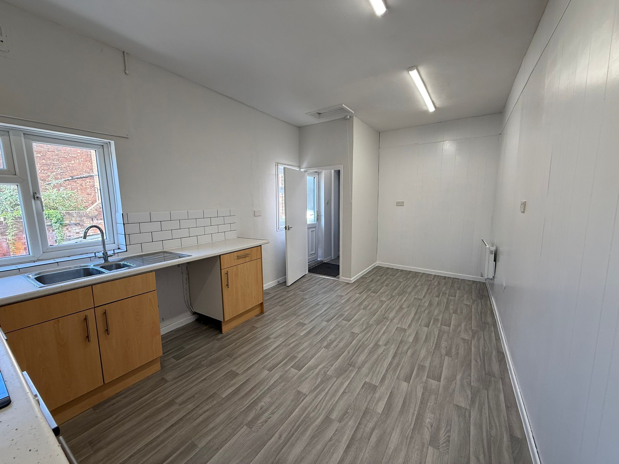 Flat Emscote Road in Warwick
