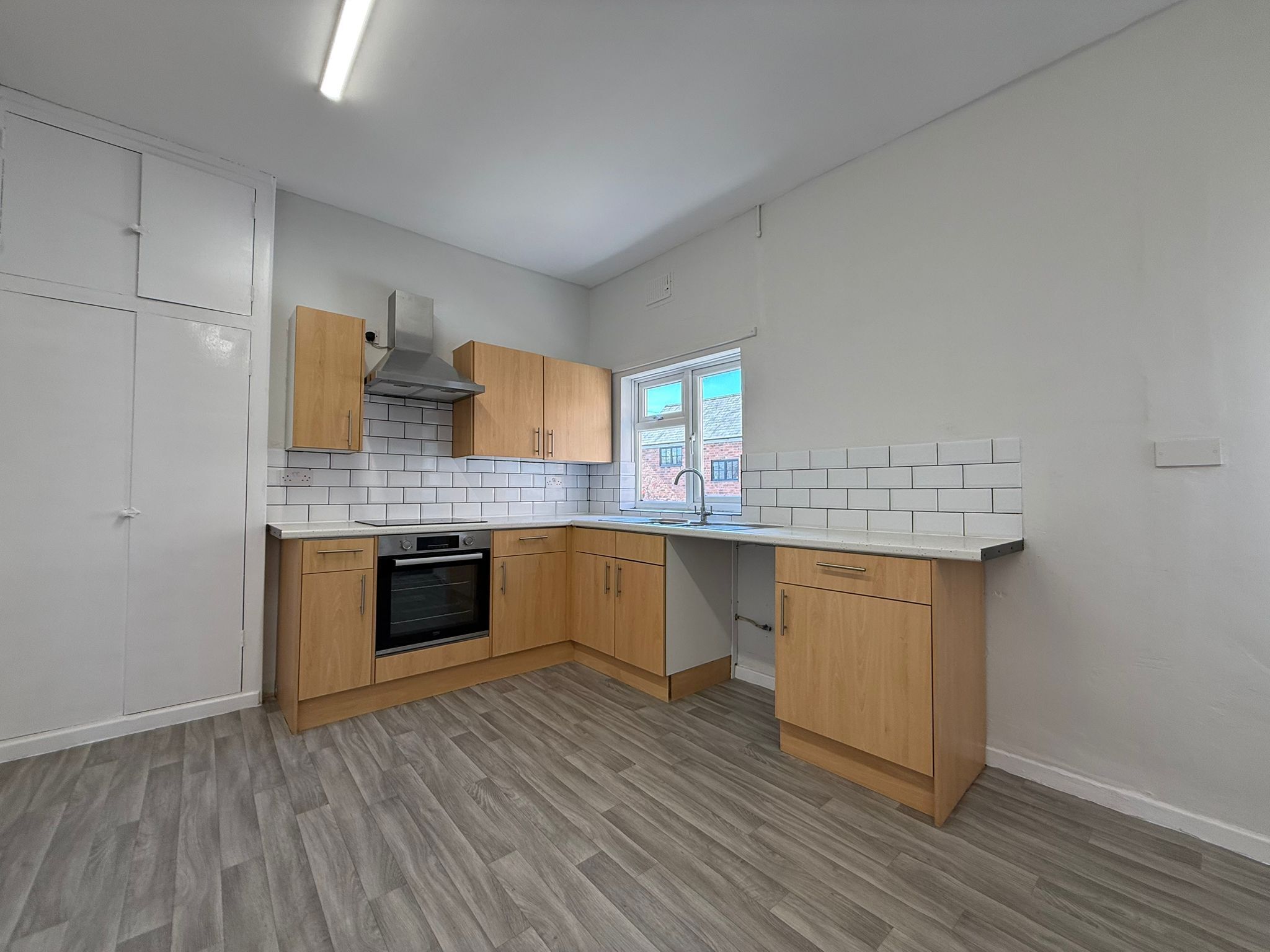 Flat Emscote Road in Warwick