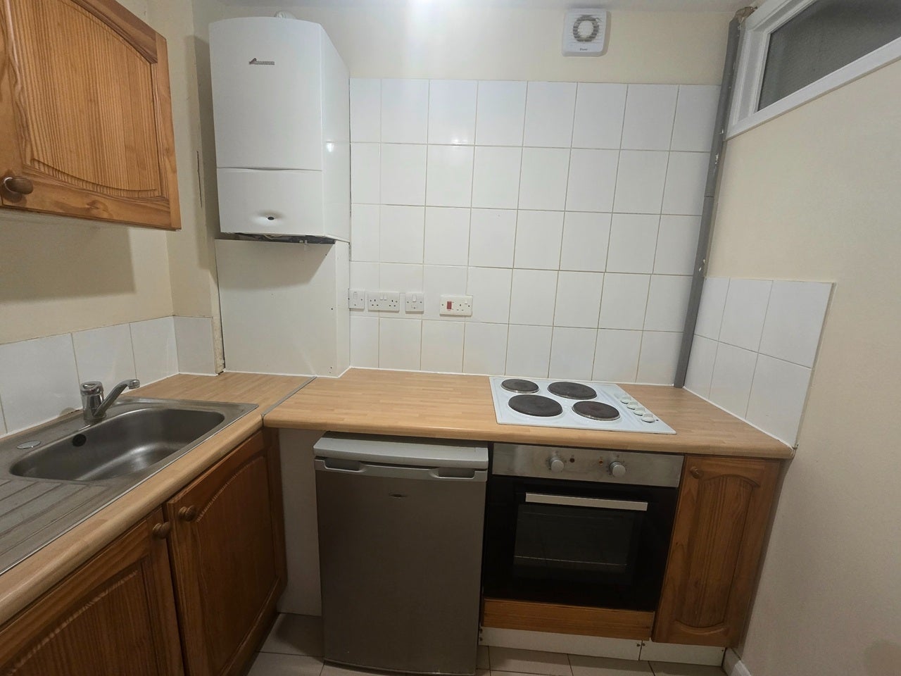 Flat Lower Addiscombe Road in Greater London