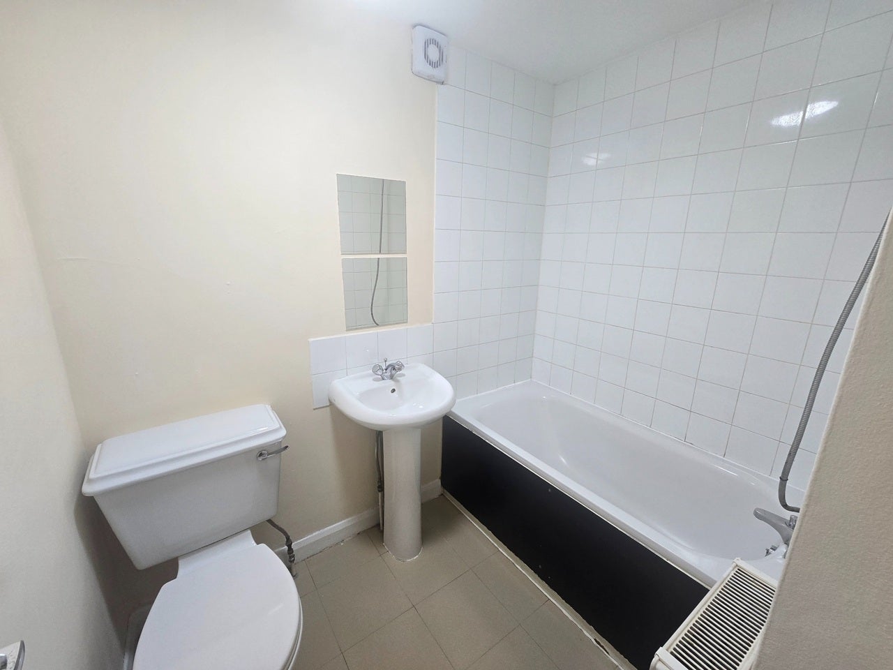 Flat Lower Addiscombe Road in Greater London