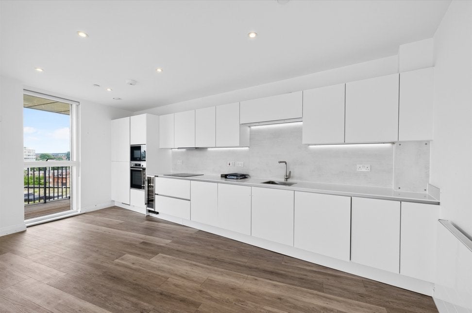 Flat Scena Way in Greater London