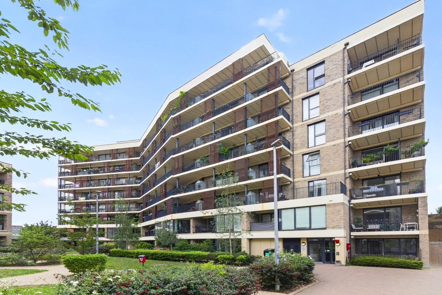 Flat Scena Way in Greater London