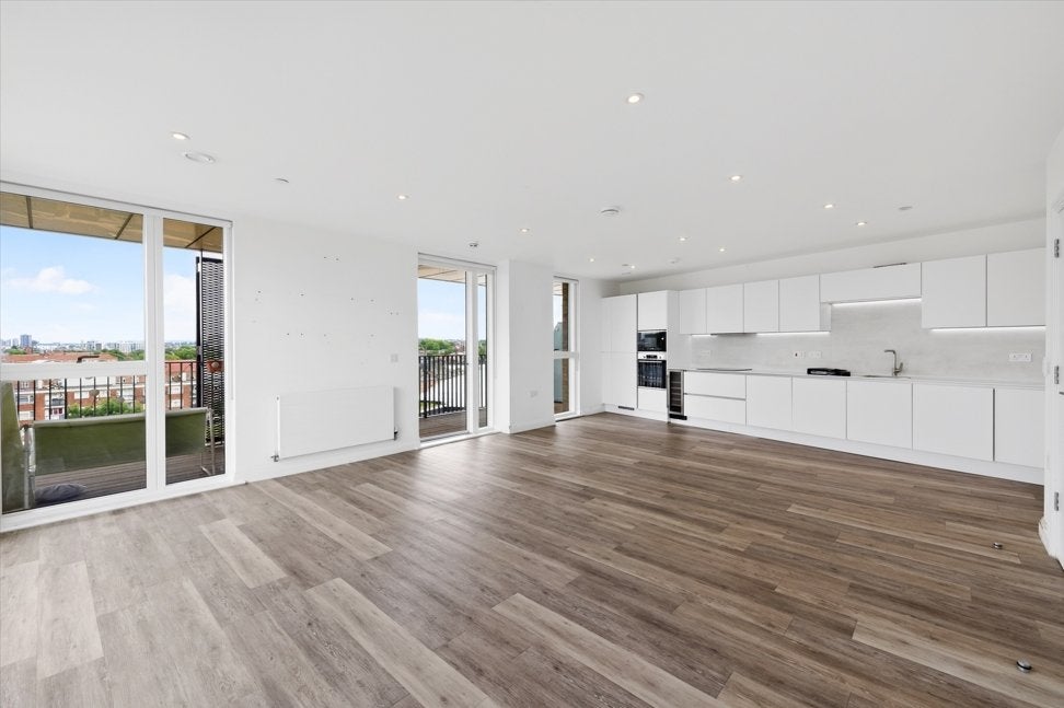Flat Scena Way in Greater London