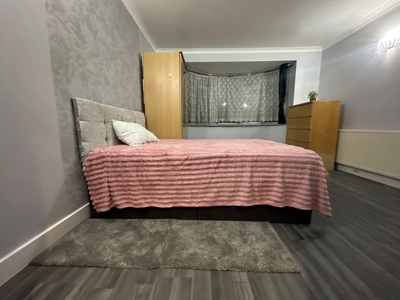 Room Benedict Drive in Greater London