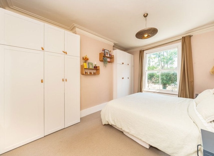 Flat Franciscan Road in Greater London