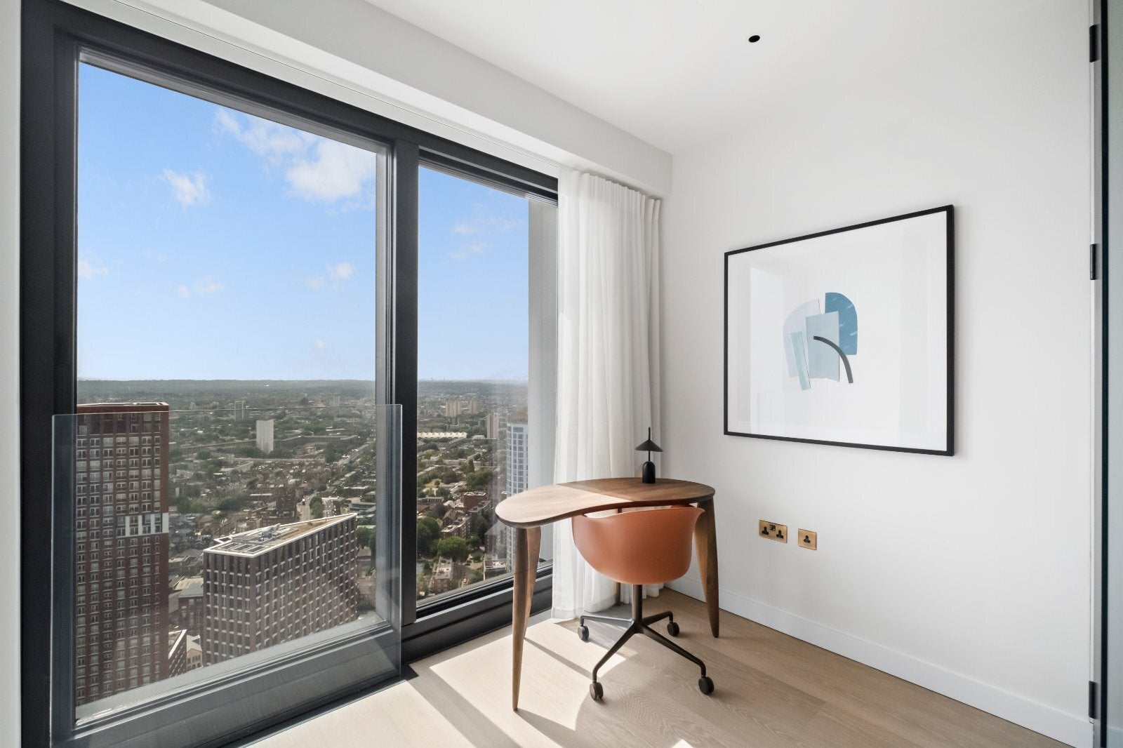 Flat Nine Elms Lane in Greater London