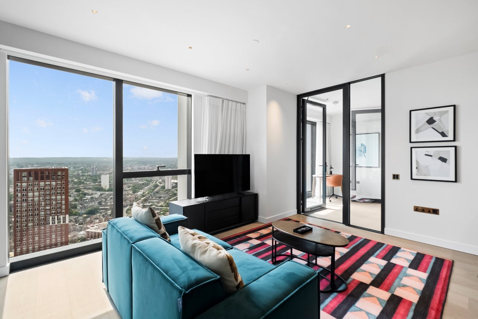 Flat Nine Elms Lane in Greater London