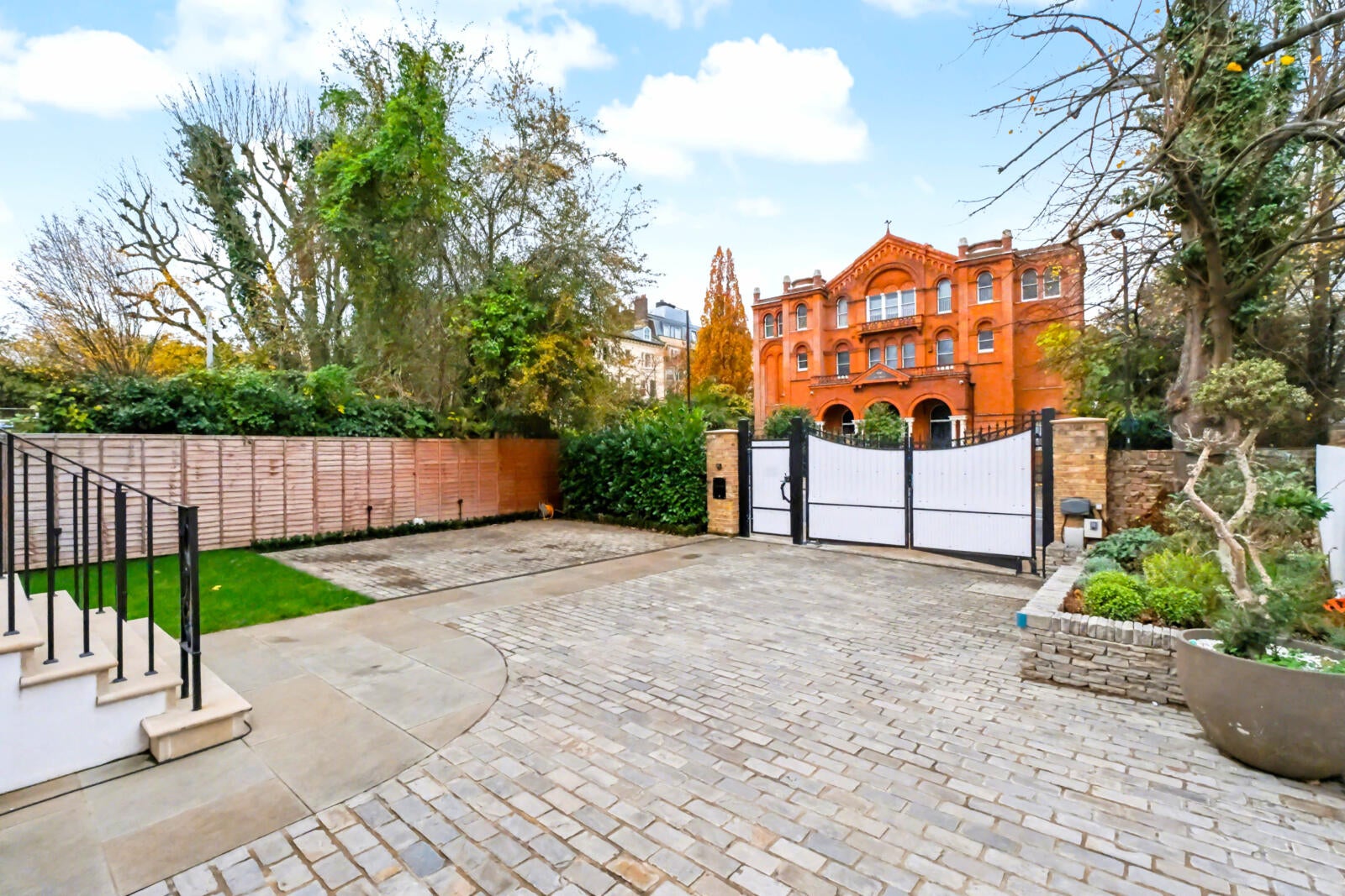 House Abbey Road in City of Westminster