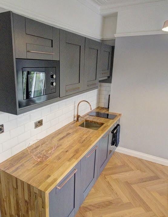 Flat Hermon Hill in Greater London