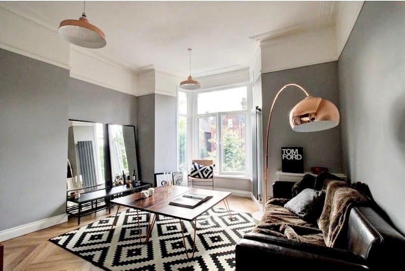 Flat Hermon Hill in Greater London