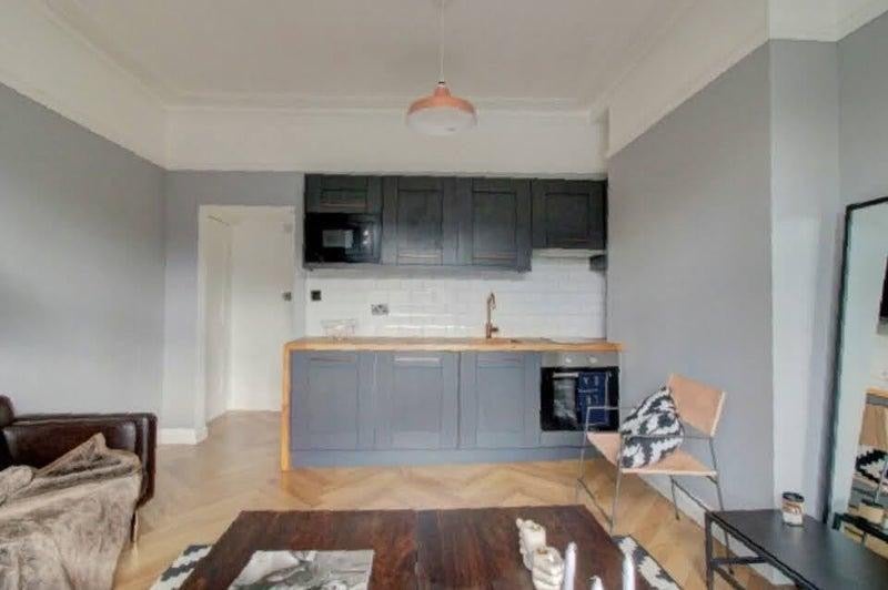 Flat Hermon Hill in Greater London