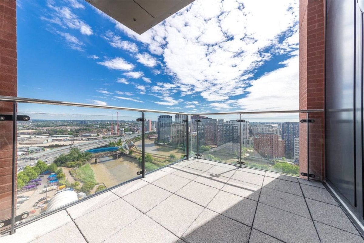 Flat Orchard Place in Greater London