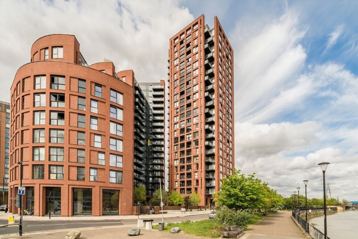 Flat Orchard Place in Greater London