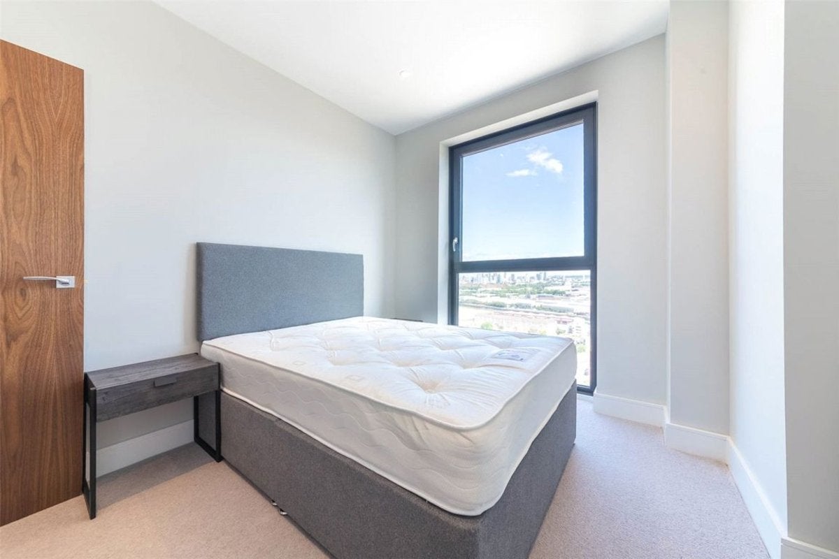 Flat Orchard Place in Greater London