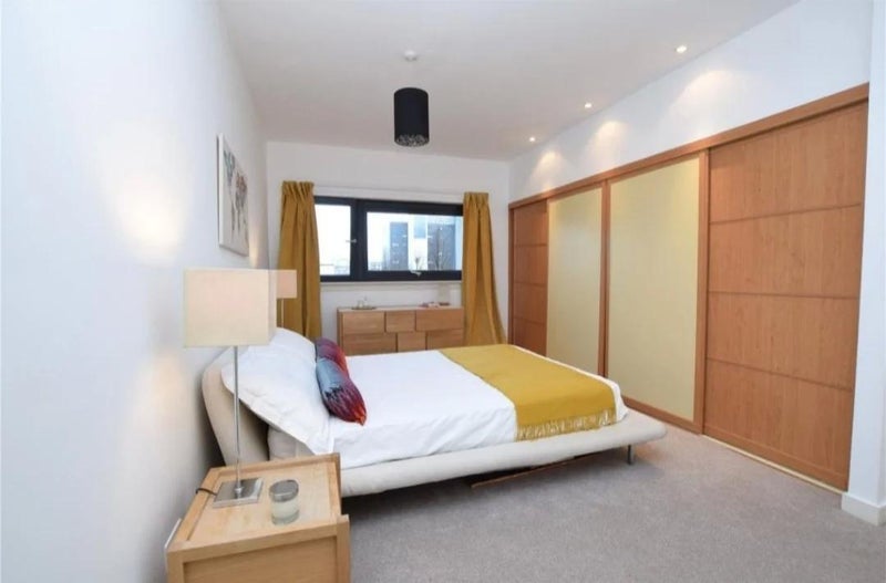 Room Lancefield Quay in Glasgow
