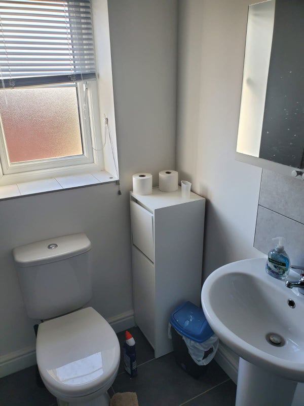 Room Kirkstall Avenue in Heywood