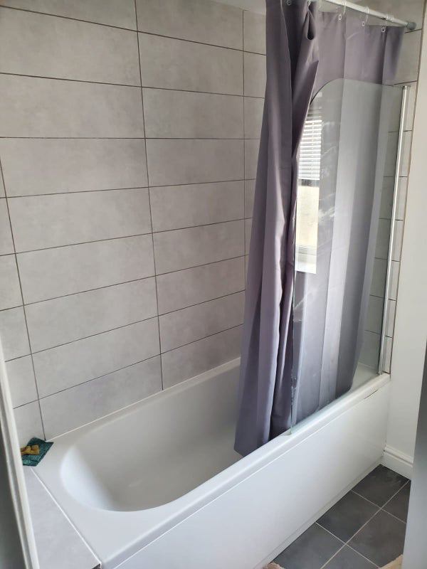 Room Kirkstall Avenue in Heywood