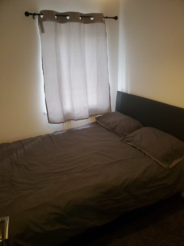 Room Kirkstall Avenue in Heywood