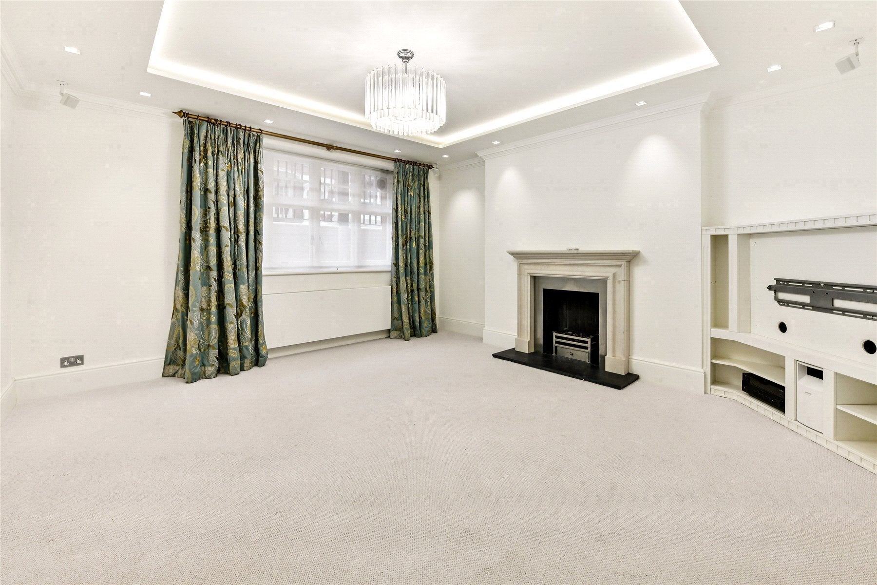 Flat Draycott Avenue in Greater London