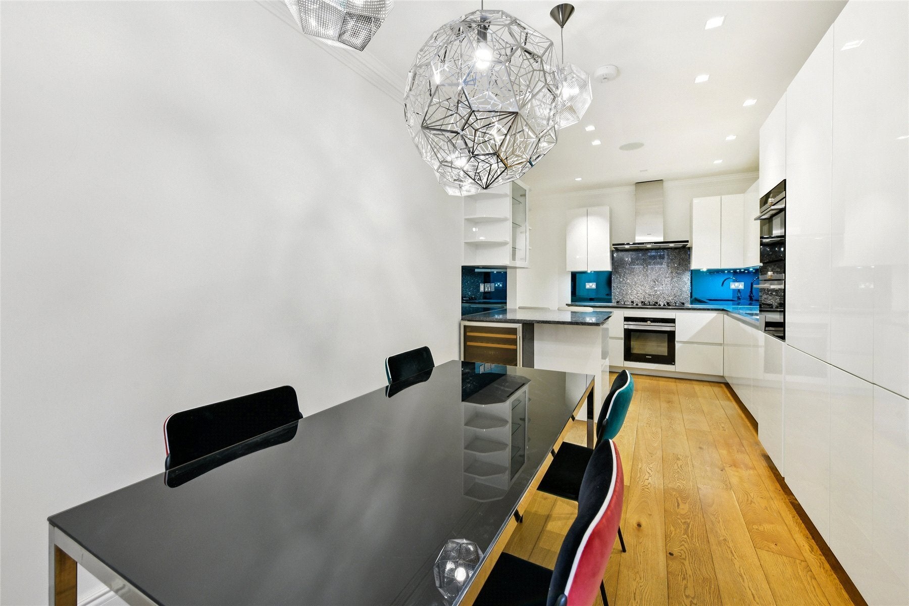 Flat Draycott Avenue in Greater London
