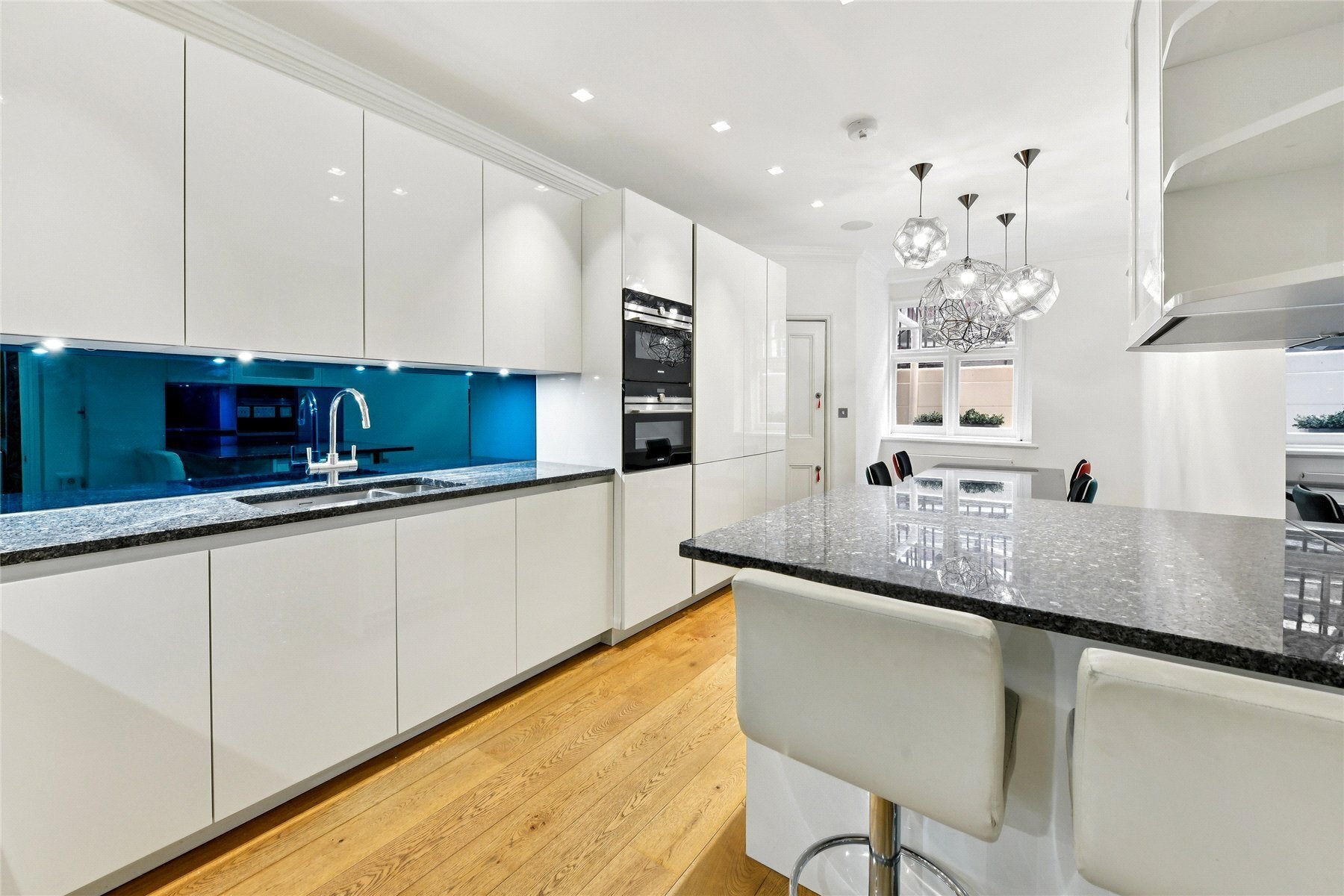 Flat Draycott Avenue in Greater London