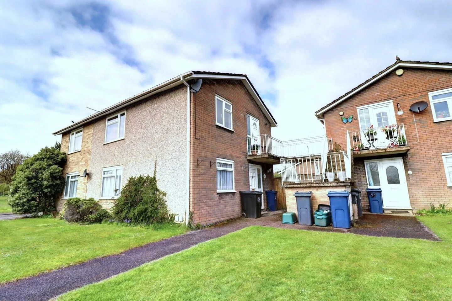 Flat Hawthorn Crescent in Hazlemere