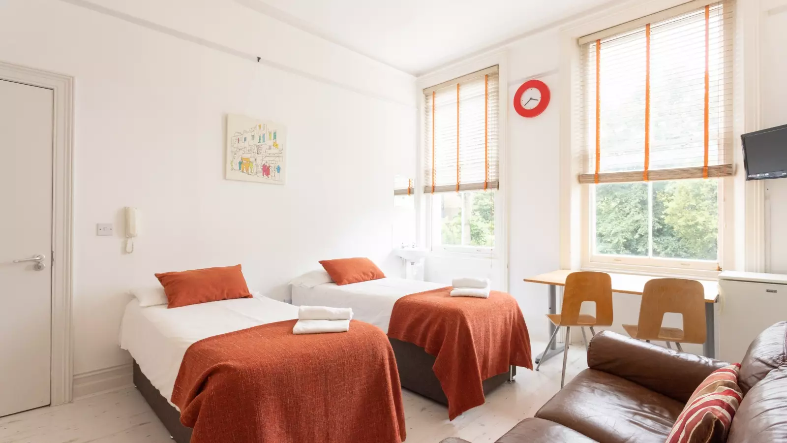 Flat Penywern Road in Greater London