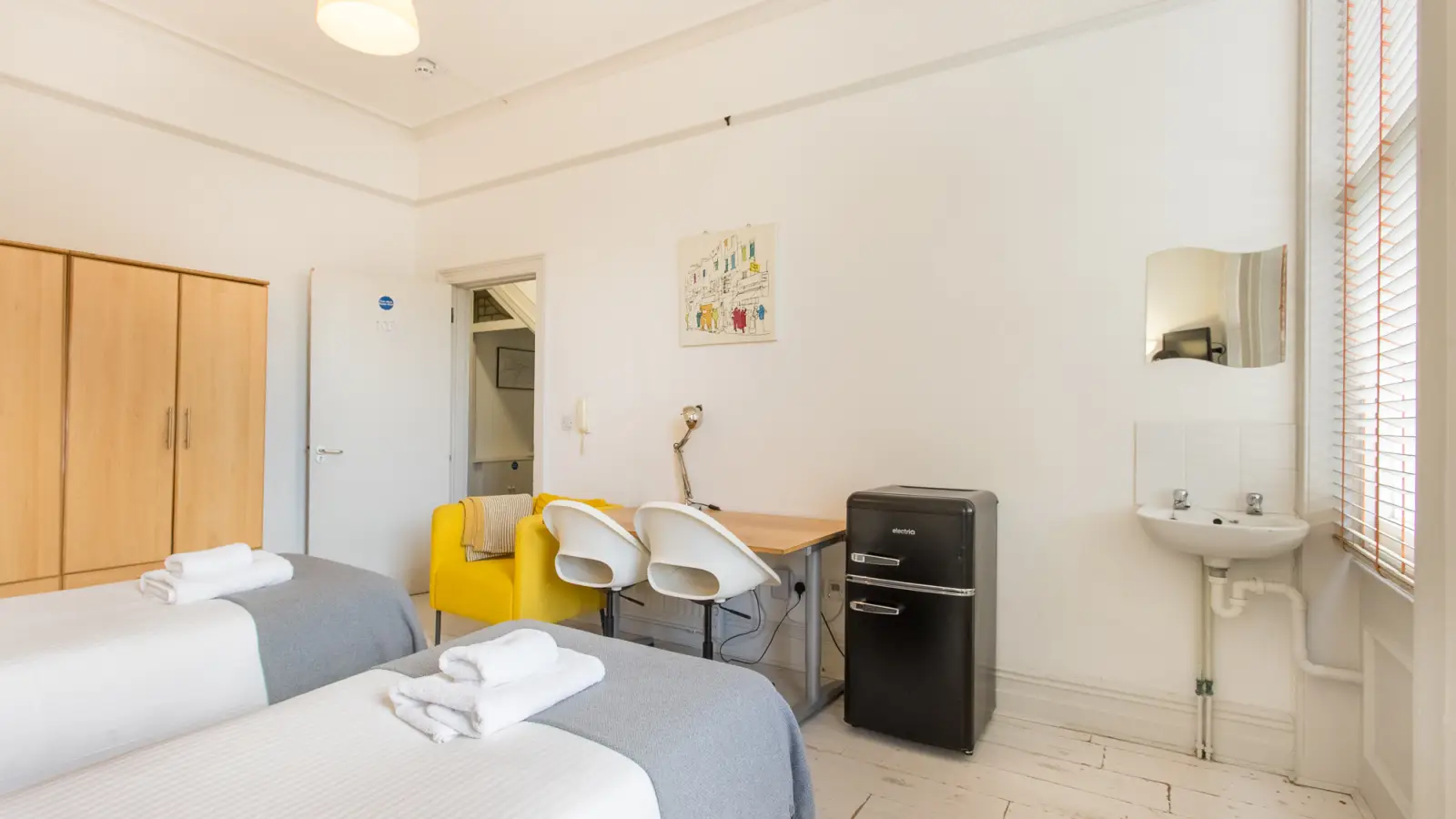 Room Penywern Road in Greater London