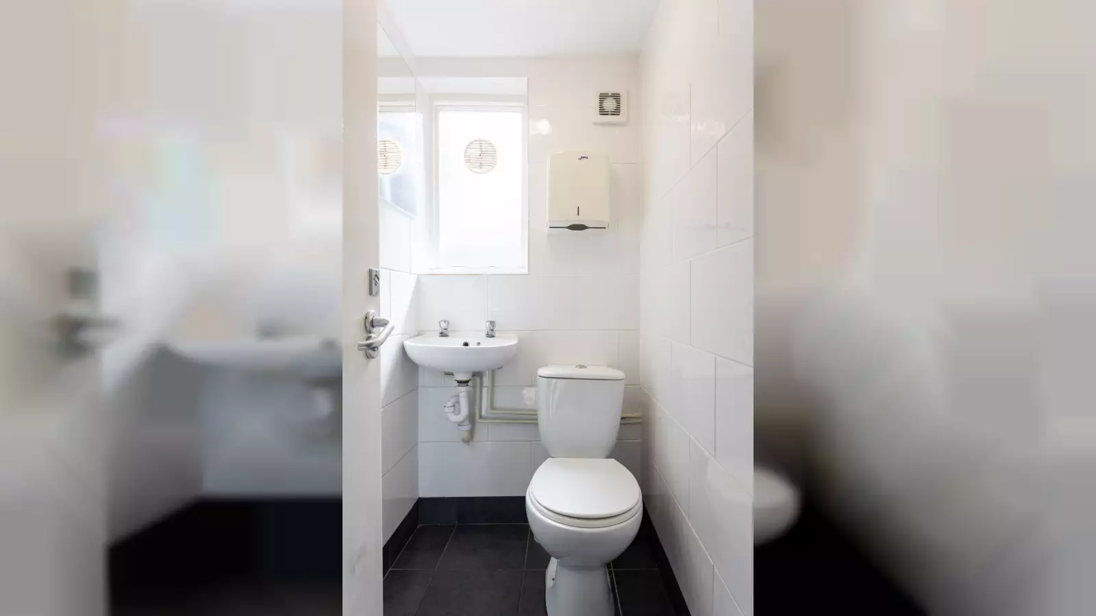 Flat Penywern Road in Greater London
