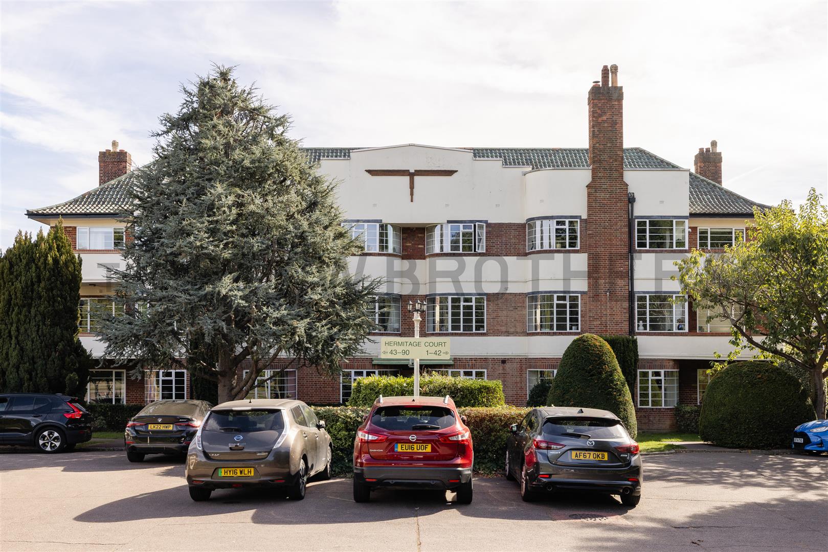 Flat Woodford Road in Greater London