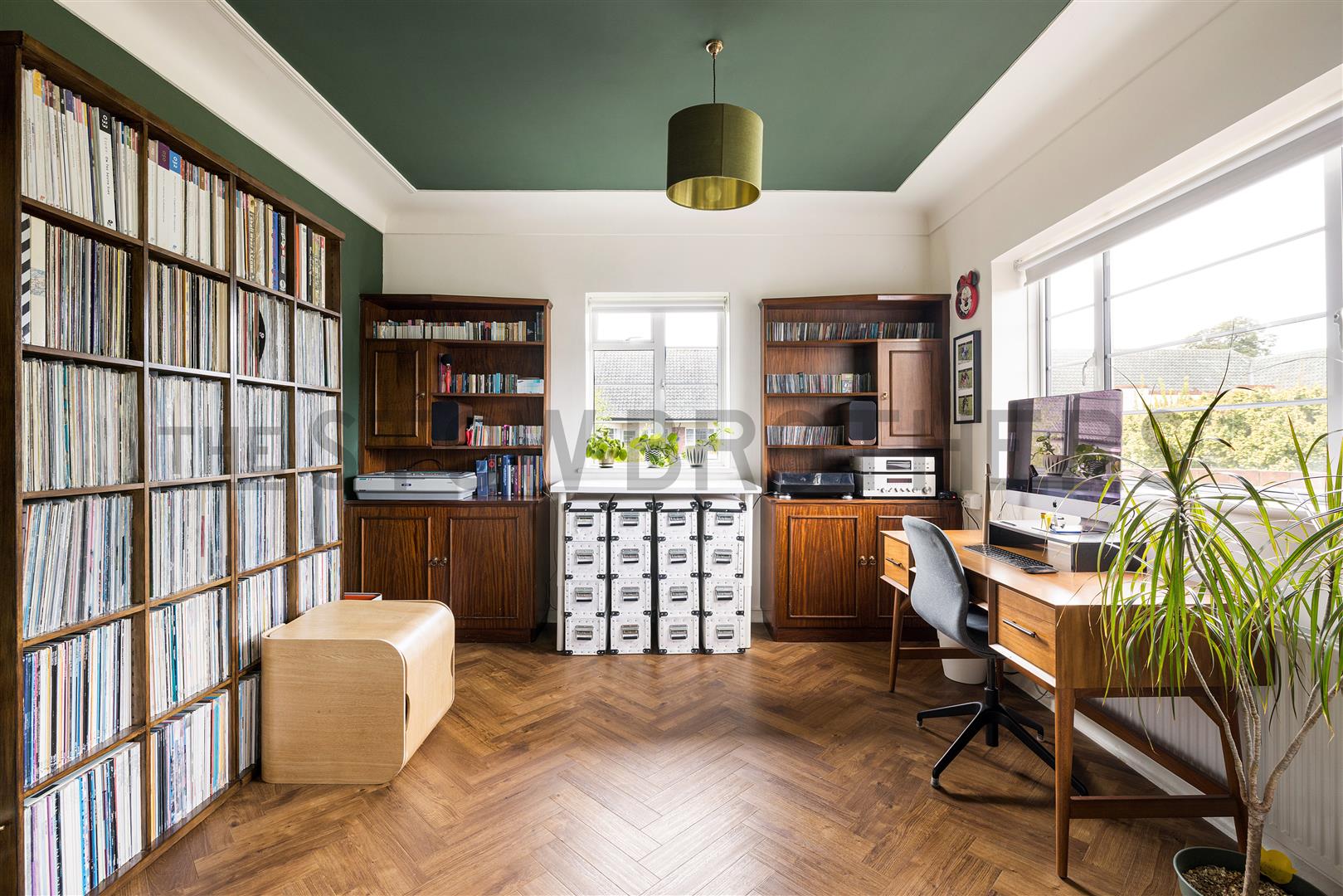 Flat Woodford Road in Greater London