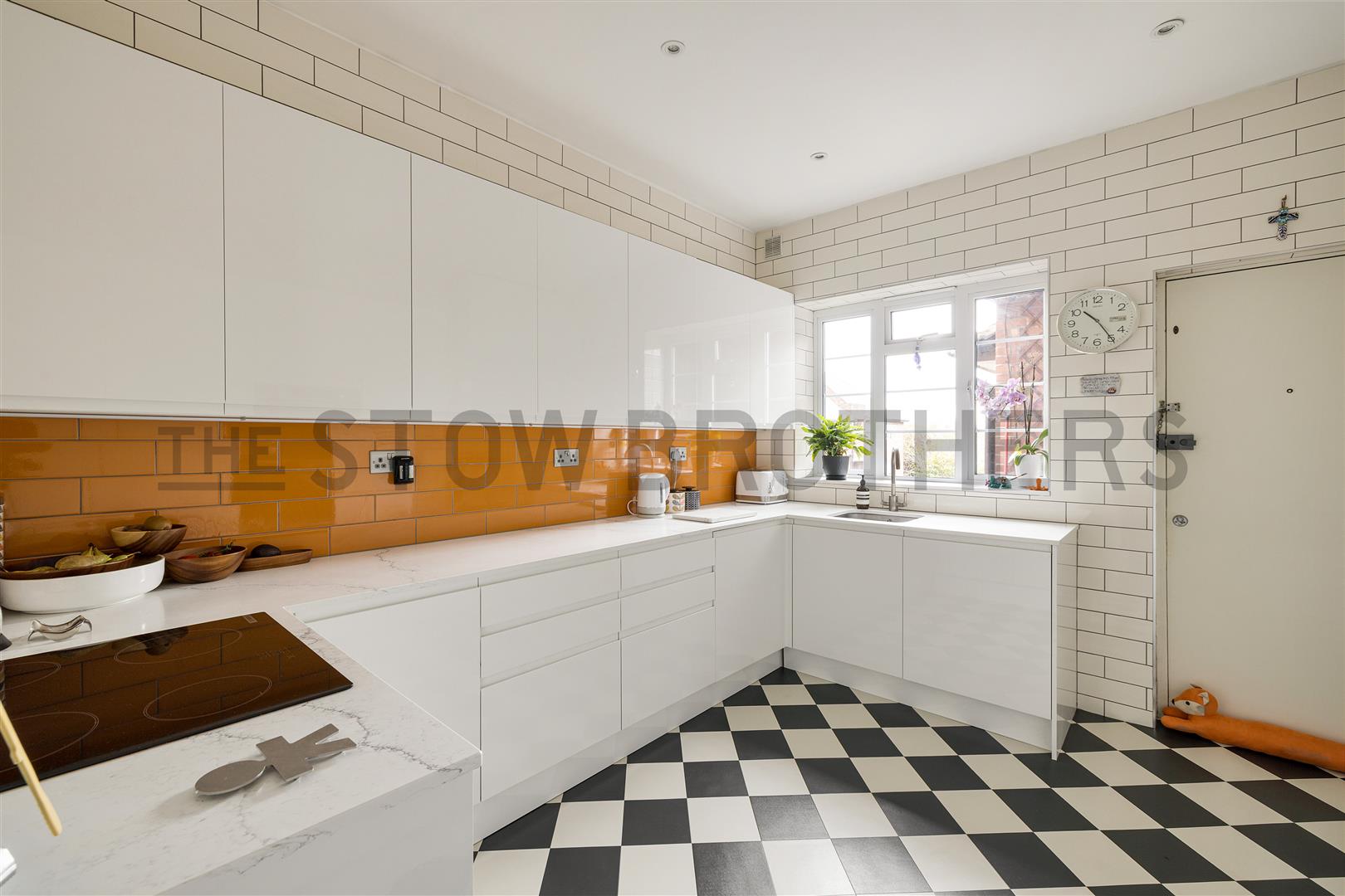 Flat Woodford Road in Greater London