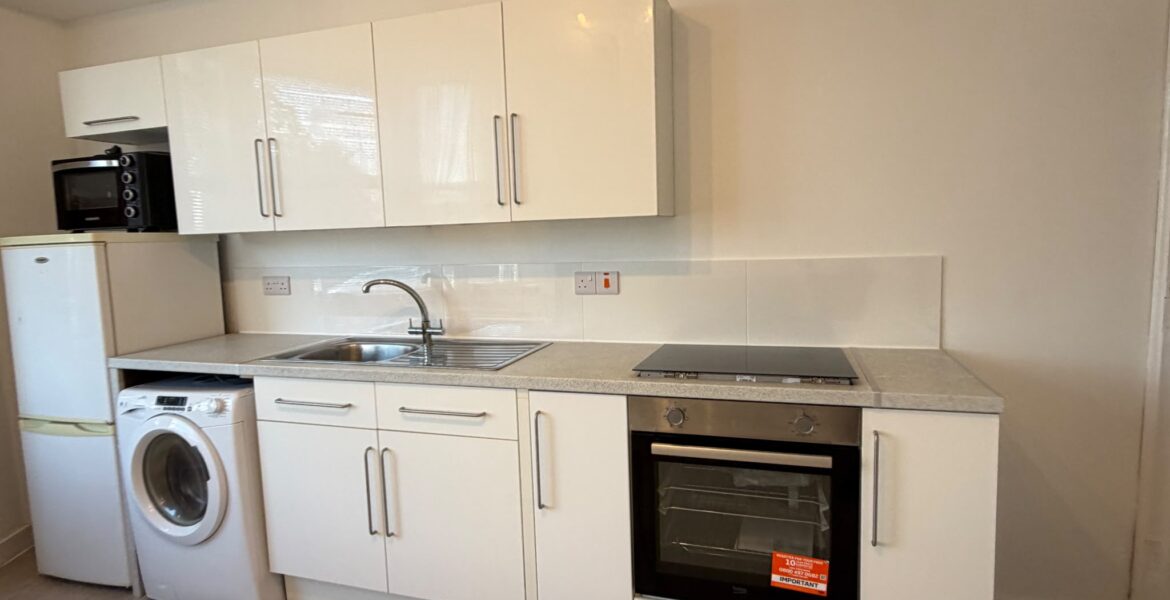 Flat Woodview Street in Leeds