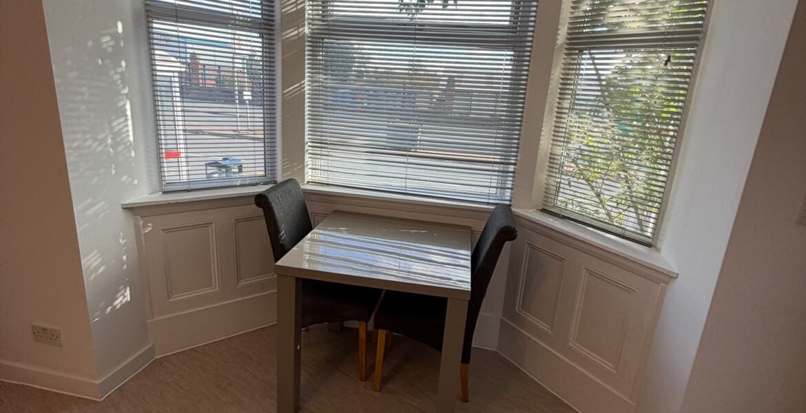 Flat Woodview Street in Leeds