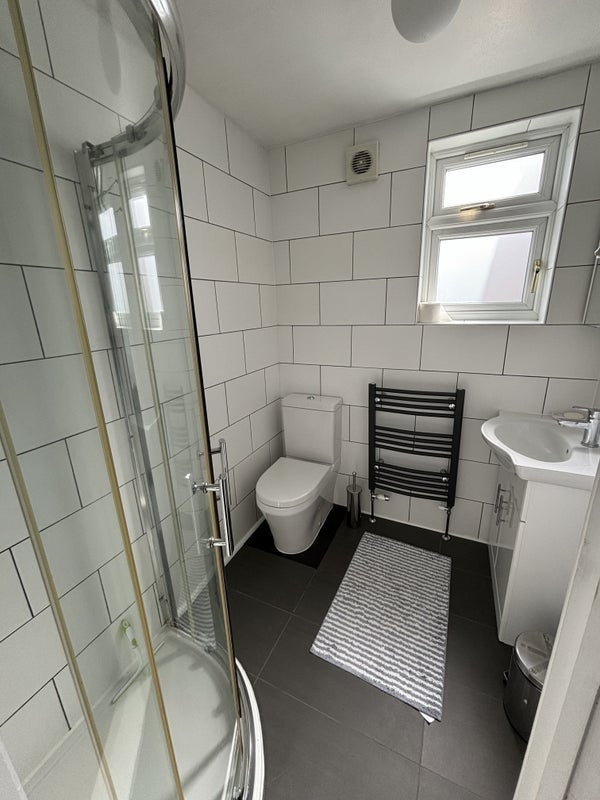 Room Bravington Road in City of Westminster