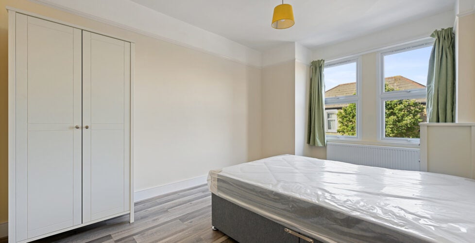 Flat Totterdown Street in Greater London