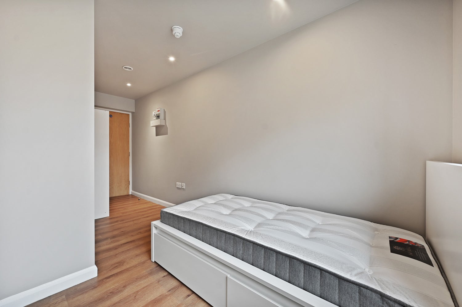 Room Westland Road in Watford