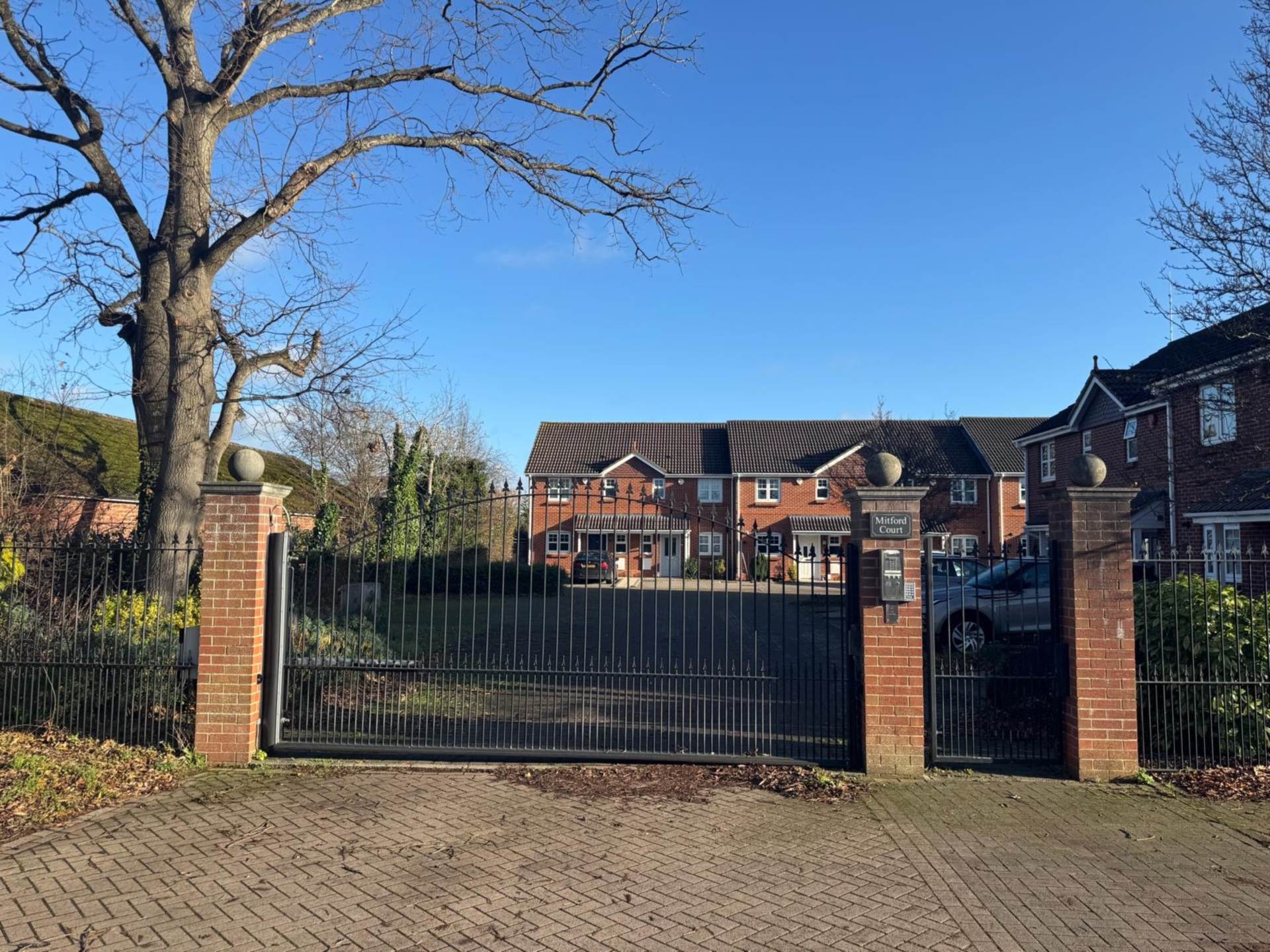 House Mitford Close in Three Mile Cross