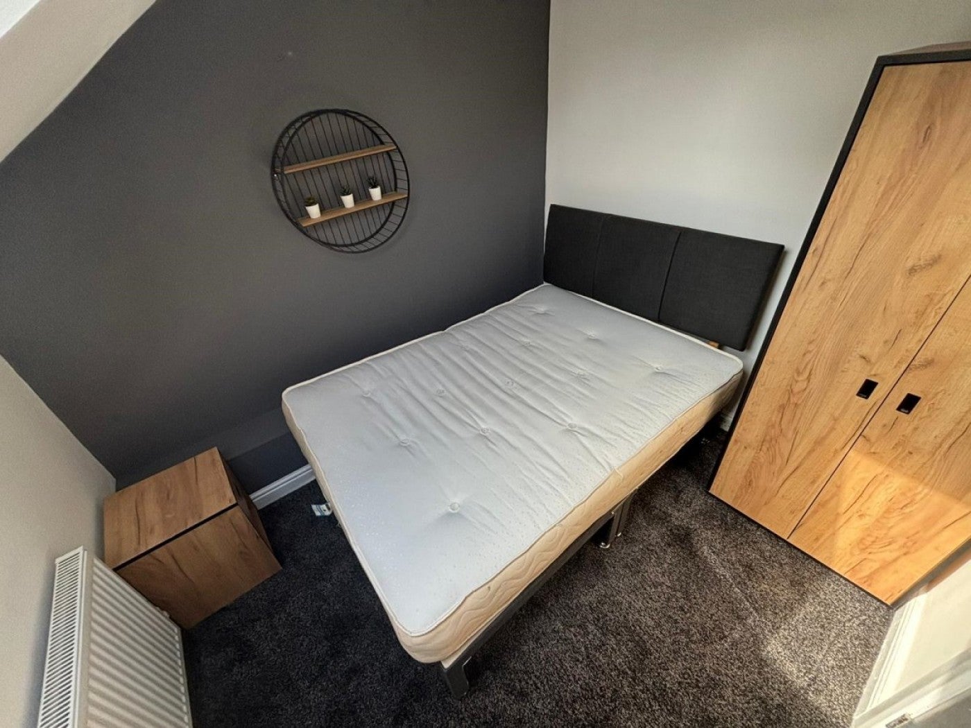 Room Summer Lane in Wombwell