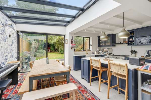 House Bassingham Road in Greater London