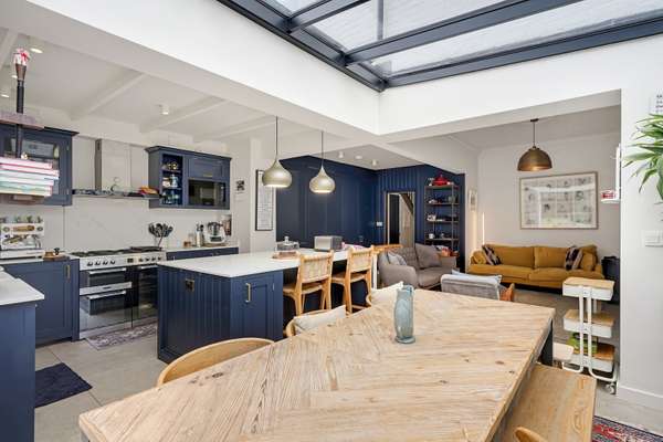 House Bassingham Road in Greater London