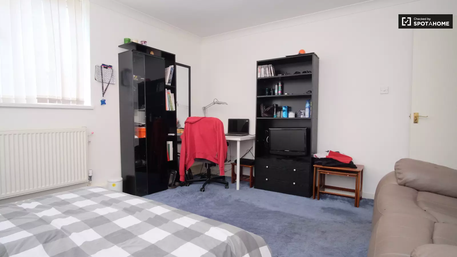Flat Candahar Road in Greater London