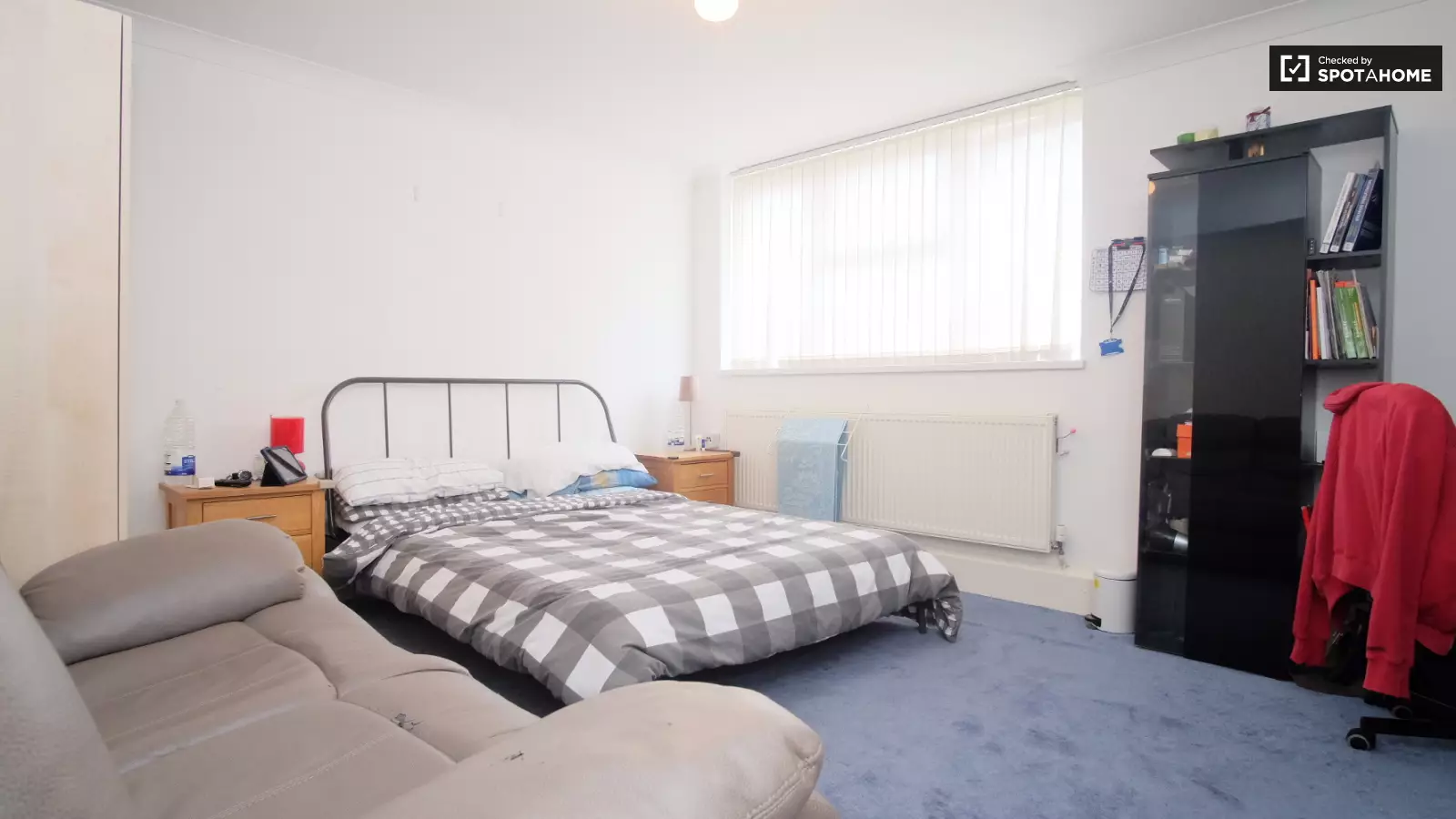 Flat Candahar Road in Greater London