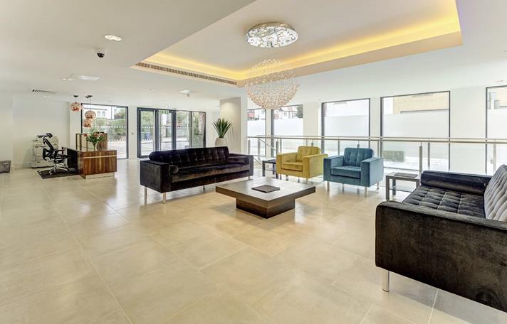 Flat Finchley Road in Greater London
