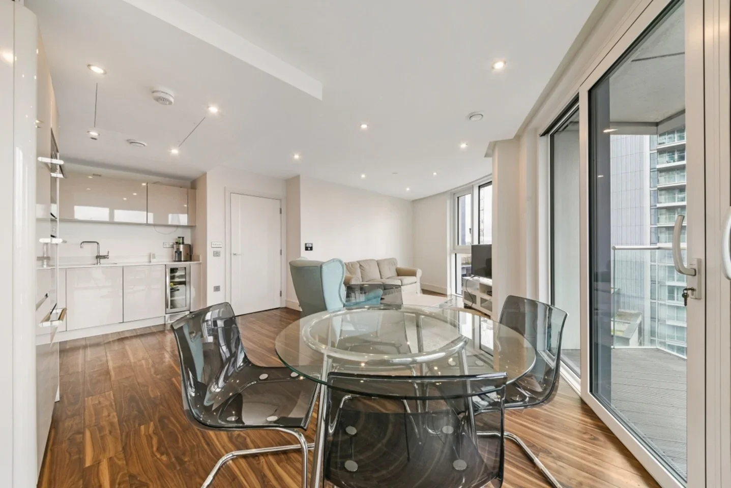 Flat Alie Street in Greater London