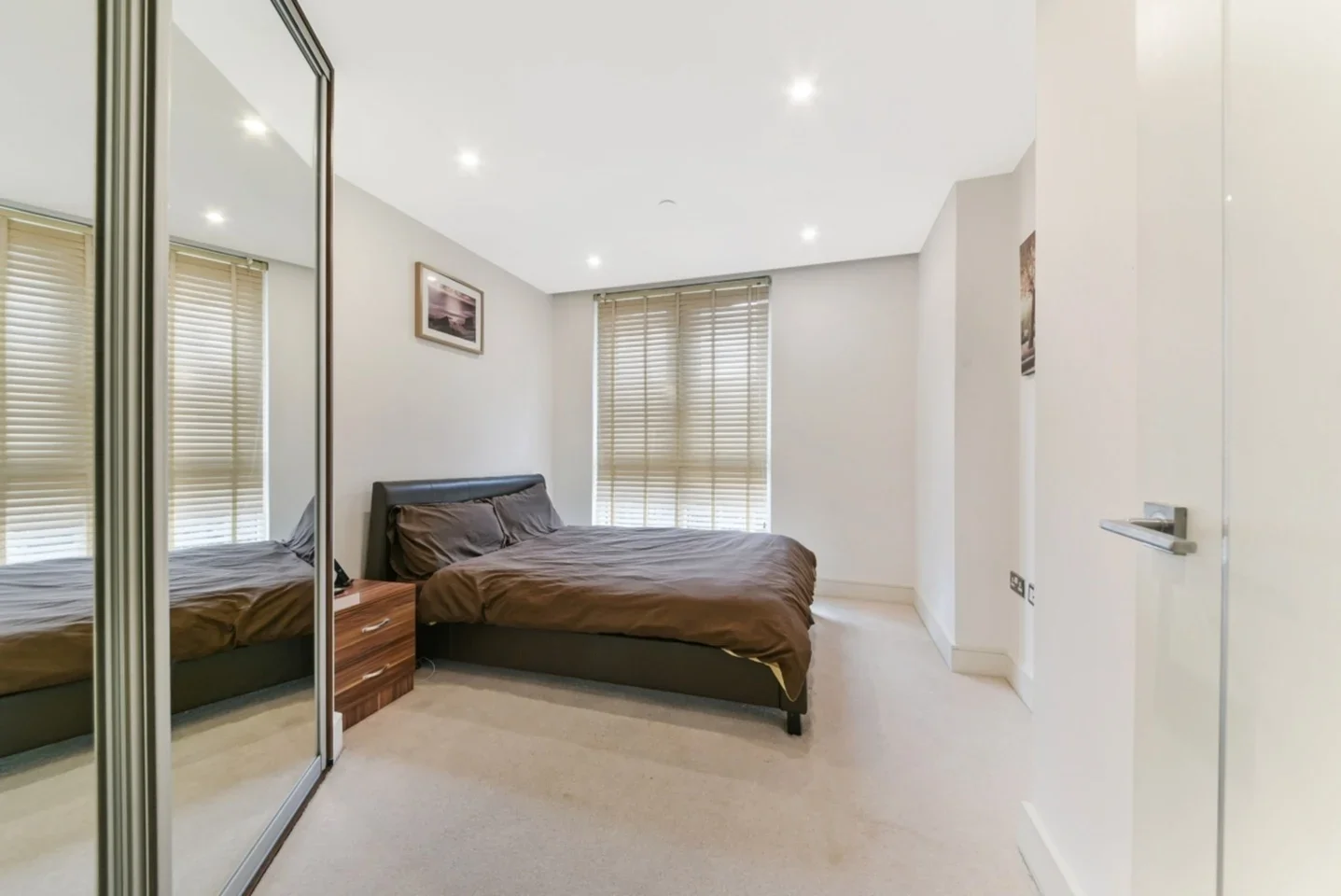 Flat Alie Street in Greater London