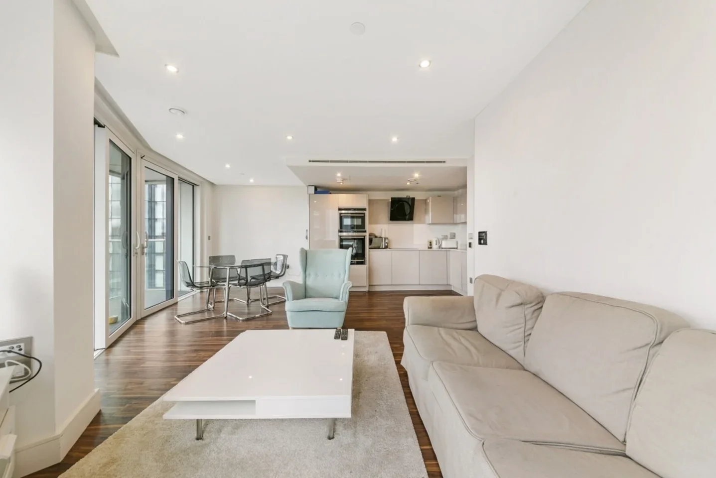 Flat Alie Street in Greater London