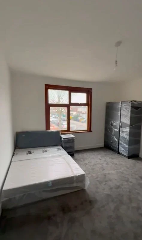 Room London Road in Greater London